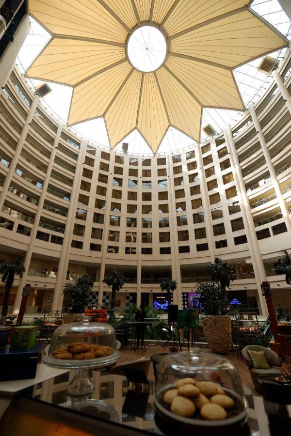 Radisson Blu Hotel New Delhi Dwarka Exterior foto The interior of the hotel
