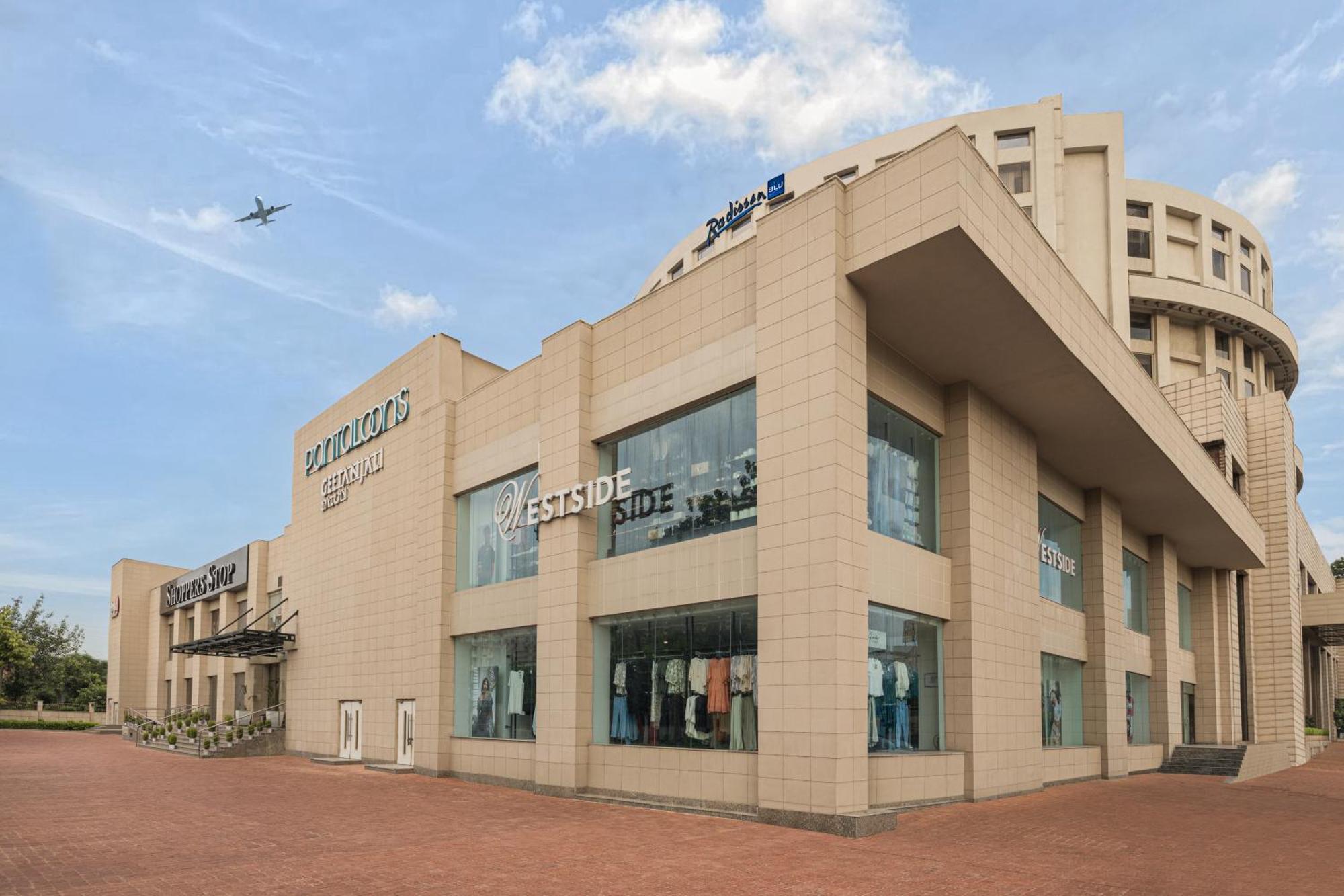 Radisson Blu Hotel New Delhi Dwarka Exterior foto Westside, a lifestyle retail store in India