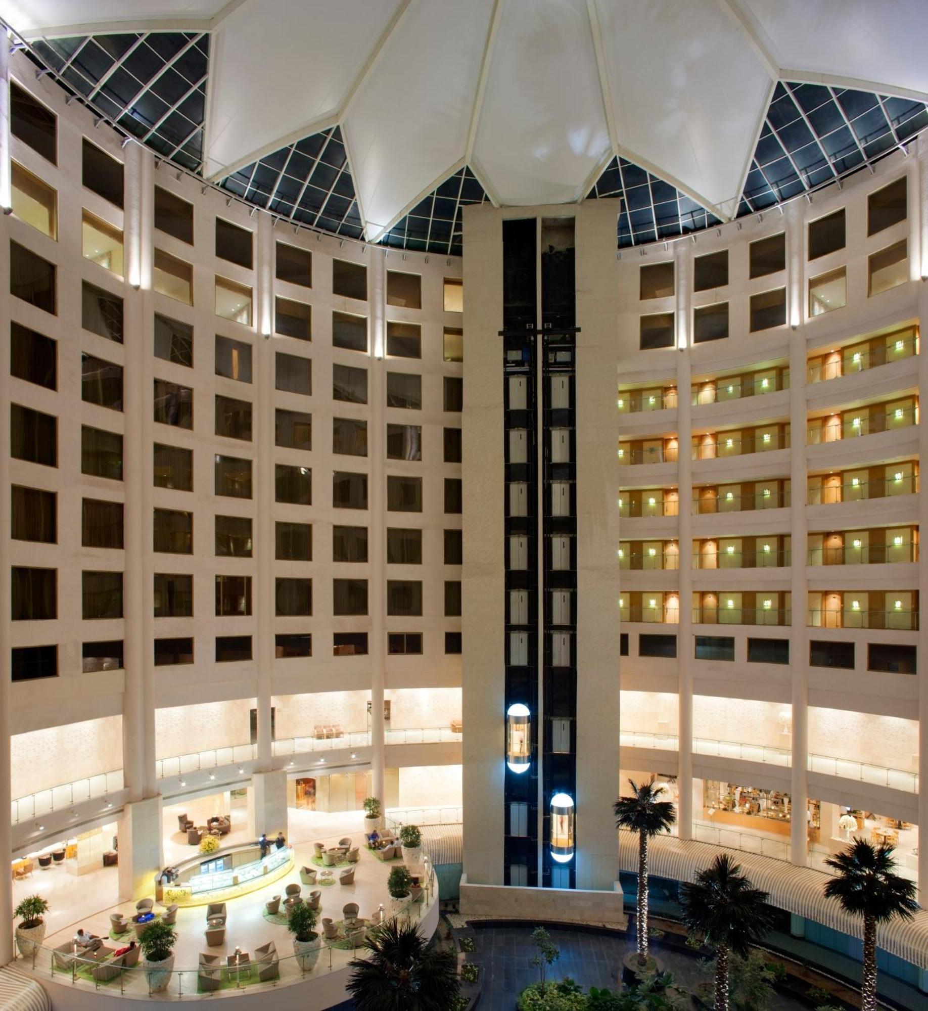 Radisson Blu Hotel New Delhi Dwarka Exterior foto The interior of the hotel