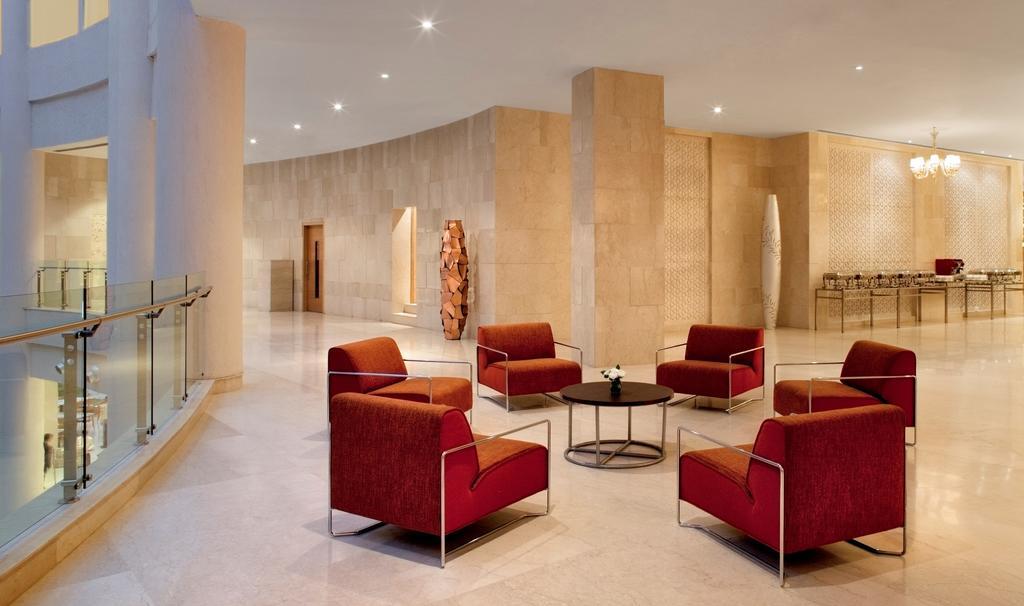 Radisson Blu Hotel New Delhi Dwarka Exterior foto The interior of the hotel