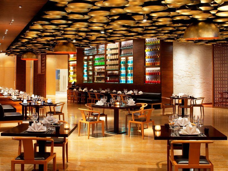 Radisson Blu Hotel New Delhi Dwarka Exterior foto The interior of the restaurant